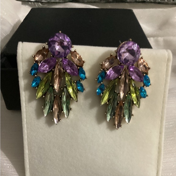 - 💗Beautiful GoldTone Colorful Floral Crystal Earrings - Picture 14 of 17